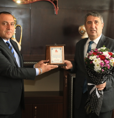 Aydemir Adem KINALI belediye başkanlığı görevini teslim aldı. 
